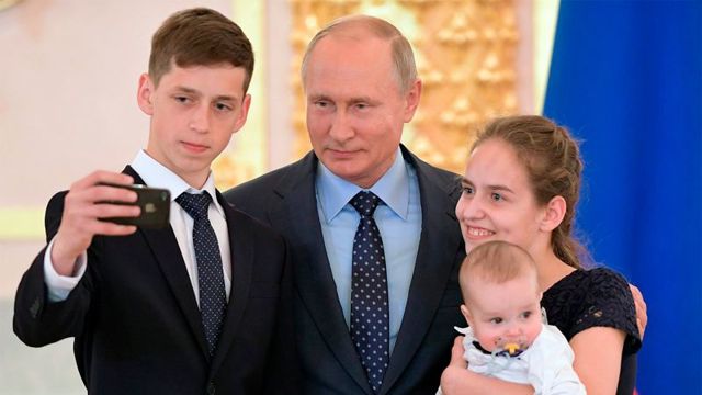 Новое обращение Президента РФ: новые выплаты для семей с детьми, медицинских и социальных работников