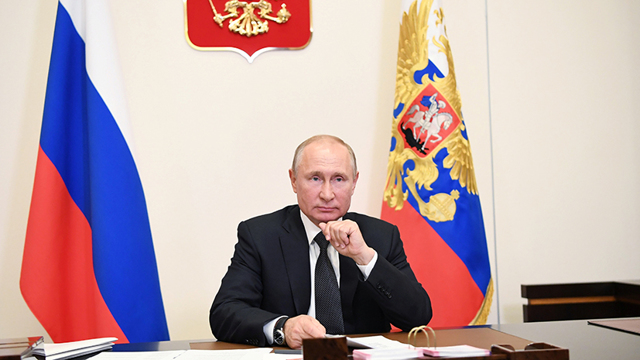 В.В. Путин удвоил пособие по уходу за ребенком до 1,5 лет, теперь оно станет не ниже 6,7 тыс. руб