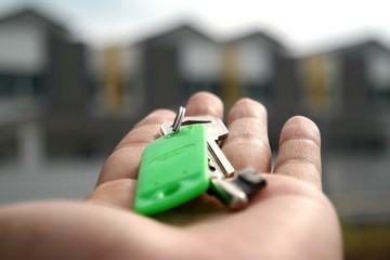 Расходы при покупке и продаже квартиры для покупателя и продавца: кто и за что платит