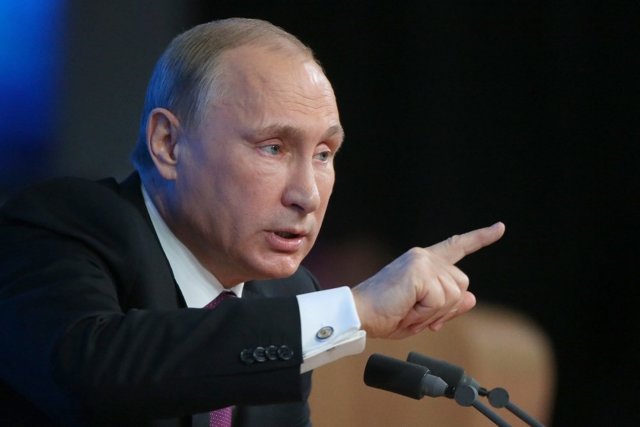 Врачи и соцработники получат федеральную доплату из-за covid-19