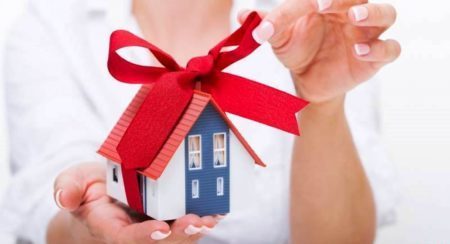 Дарение недвижимости (образец договора 2020): порядок оформления дарственной